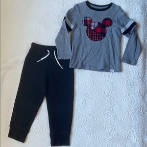 💙 Gap set pants and shirt Size 4T.